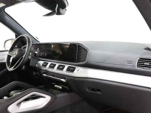 Used 2026 Mercedes-Benz GLS 450 4MATIC image 15