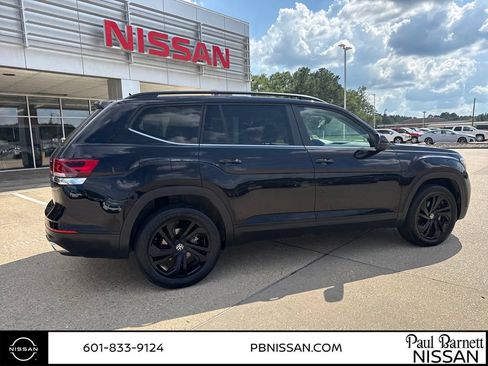 Used 2023 Volkswagen Atlas SE w/ Black Wheel Package FWD image 11
