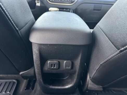 Used 2015 Chevrolet Colorado Z71 AWD/4WD image 14