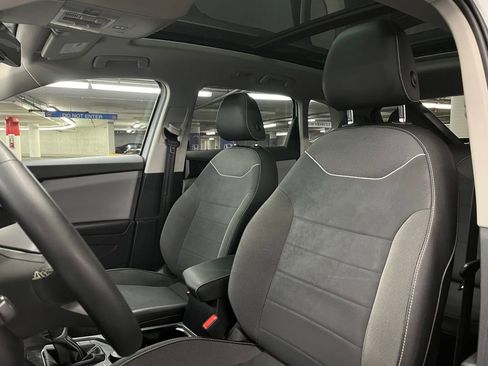 Used 2023 Volkswagen Taos SE image 19