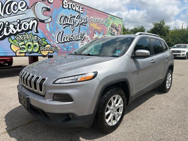 Used 2017 Jeep Cherokee Latitude w/ True North Edition AWD/4WD image 3
