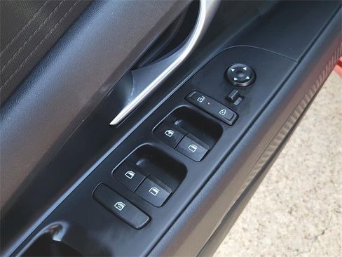 Certified 2025 Hyundai Elantra SE image 15