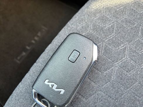 Used 2025 Kia Seltos S FWD image 27