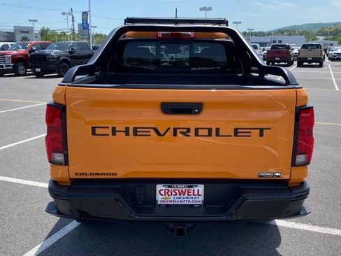 Used 2025 Chevrolet Colorado Z71 w/ Midnight Edition AWD/4WD image 4