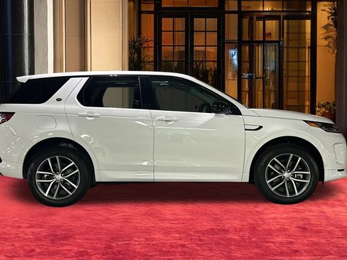 Used 2024 Land Rover Discovery Sport S image 9