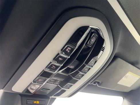 Used 2022 Porsche Macan image 70