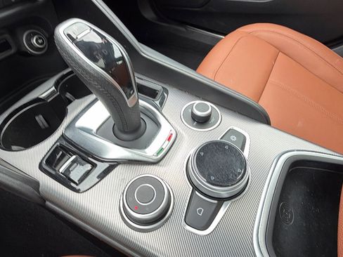 Used 2024 Alfa Romeo Giulia Ti RWD image 32