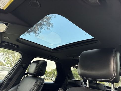 Used 2022 Land Rover Discovery S R-Dynamic image 22