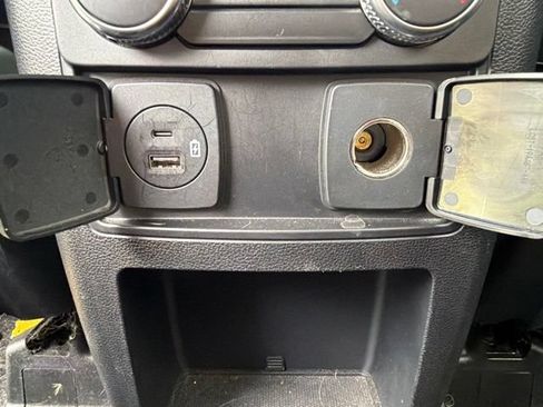 Used 2020 Ford Explorer XLT w/ Equipment Group 202A AWD/4WD image 23