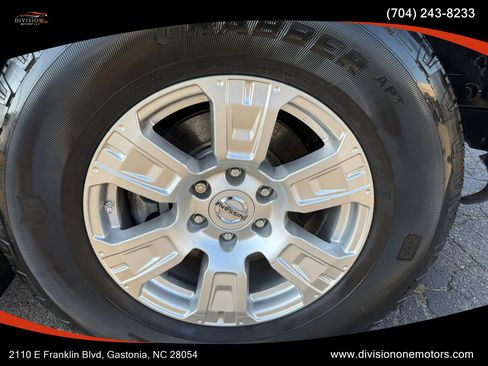 Used 2018 Nissan Titan SV AWD/4WD image 7