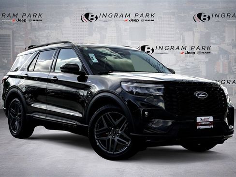 Used 2025 Ford Explorer ST-Line w/ ST-Line Street Pack image 1