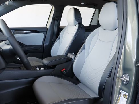 New 2026 Volkswagen Tiguan SE R-Line FWD image 8