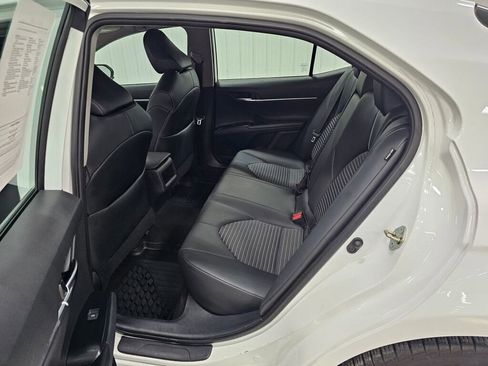 Used 2020 Toyota Camry SE image 3