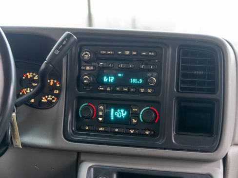 Used 2005 GMC Sierra 2500 SLT w/ Heavy-Duty Power Package image 20