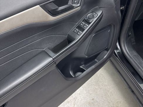 Certified 2022 Ford Escape SE w/ SE Sport Appearance Package image 15