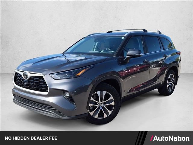 Used 2023 Toyota Highlander XLE FWD image 1