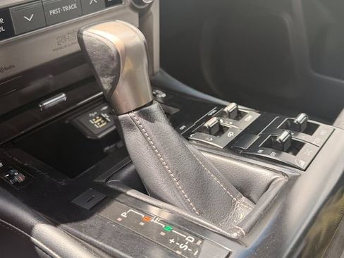 Used 2020 Lexus GX 460 Luxury w/ Accessory Package AWD/4WD image 21