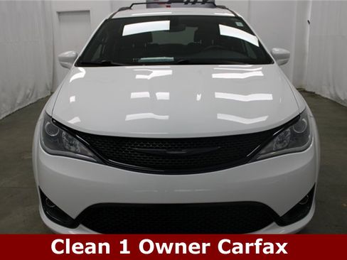 Used 2020 Chrysler Pacifica Touring-L Plus w/ S Appearance Package image 2