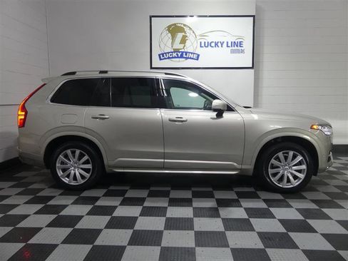 Used 2017 Volvo XC90 T6 Momentum w/ Vision Package AWD/4WD image 6