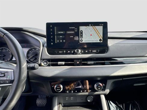 Used 2025 Mitsubishi Outlander SE image 14