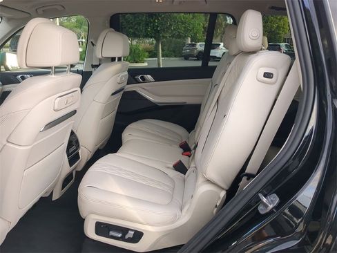 Certified 2023 BMW X7 xDrive40i w/ Premium Package image 15