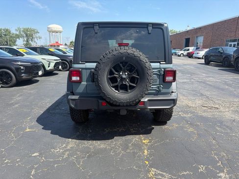 Used 2024 Jeep Wrangler Unlimited Sport AWD/4WD image 3