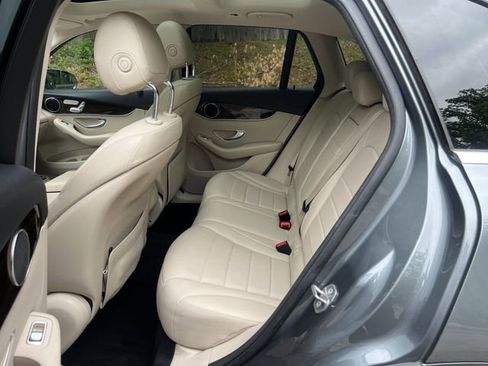 Used 2019 Mercedes-Benz GLC 300 4MATIC image 25