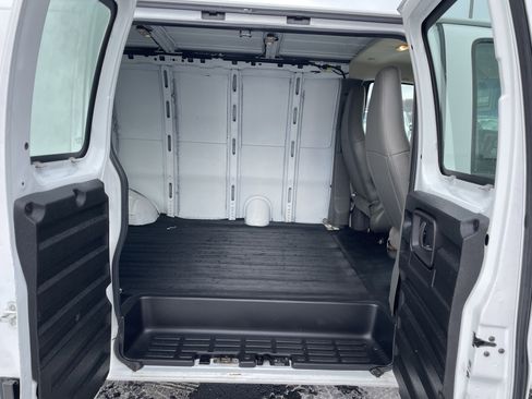 Used 2021 Chevrolet Express 2500 w/ Driver Convenience Package image 25