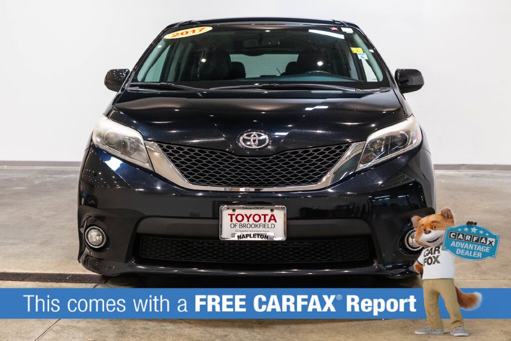 Used 2017 Toyota Sienna SE FWD image 2