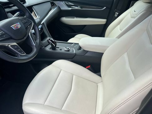 Used 2022 Cadillac XT5 Sportv w/ Technology Package AWD/4WD image 11