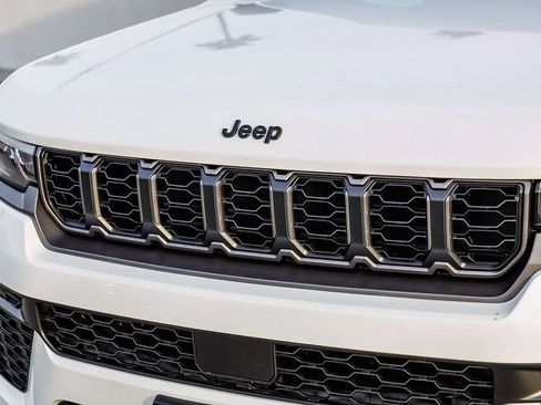 New 2026 Jeep Grand Cherokee Altitude image 6