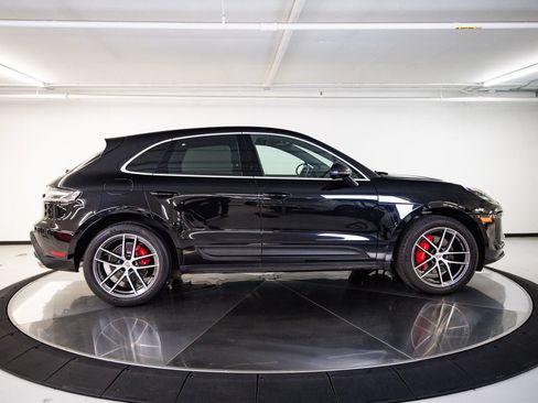 Certified 2023 Porsche Macan S AWD/4WD image 8