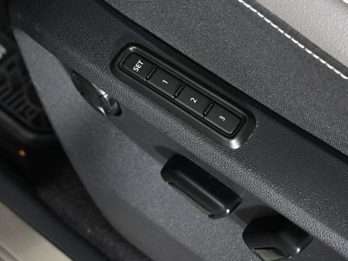 Certified 2022 Volkswagen Atlas SEL Premium image 25