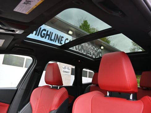 Used 2025 BMW X1 xDrive28i AWD/4WD image 3