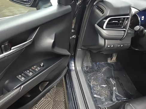 Used 2018 Toyota Camry XSE image 28