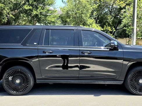 Used 2021 Cadillac Escalade ESV Sport w/ Driver Assist Tech Package AWD/4WD image 12