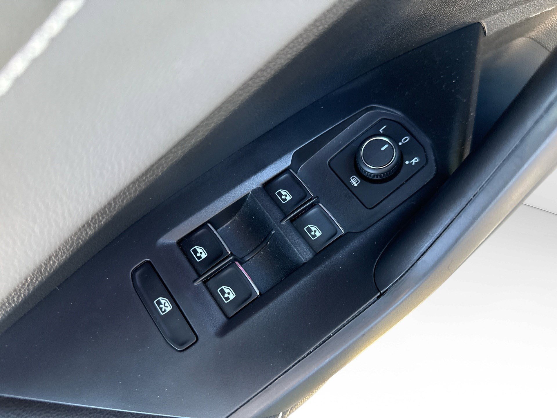 Used 2026 Volkswagen Jetta SEL FWD image 17