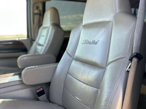 Used 2005 Ford Excursion Limited image 5