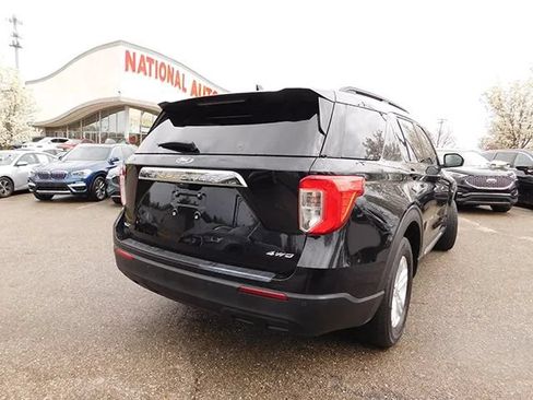Used 2023 Ford Explorer XLT AWD/4WD image 5
