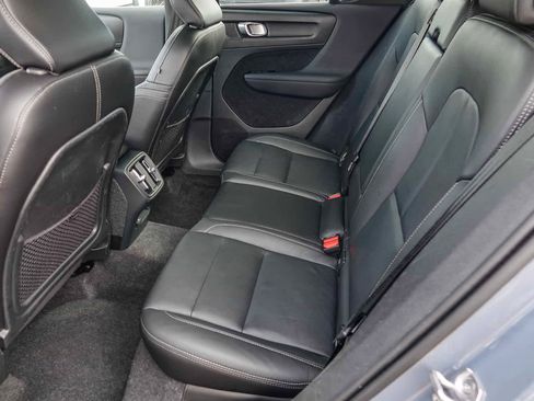 Used 2021 Volvo XC40 T4 Inscription image 33