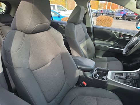 Used 2019 Toyota RAV4 XLE image 10