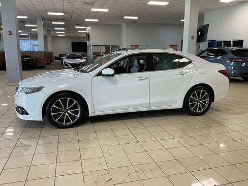 Used 2015 Acura TLX V6 w/ Technology Package FWD image 4
