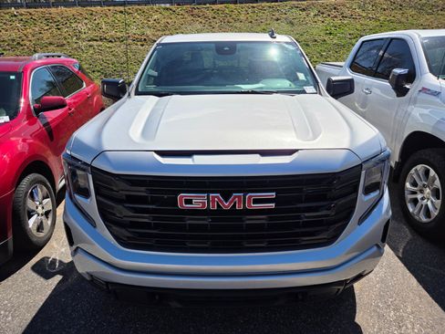 Used 2022 GMC Sierra 1500 Elevation w/ Preferred Package image 2