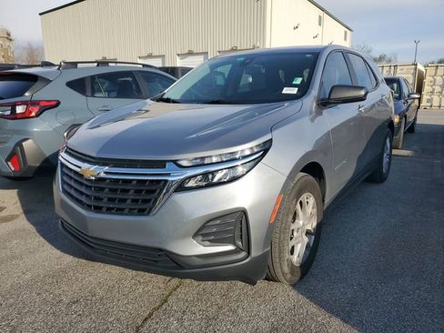 Used 2023 Chevrolet Equinox LS w/ LS Convenience Package image 3
