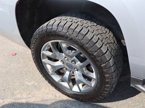 Used 2018 Chevrolet Suburban LT AWD/4WD image 8