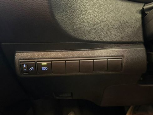 Used 2021 Toyota Corolla LE FWD image 48