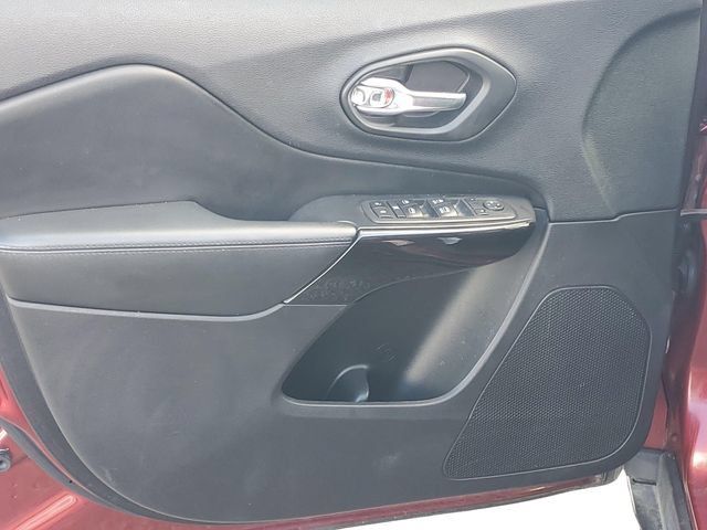 Used 2020 Jeep Cherokee Latitude Plus FWD image 8