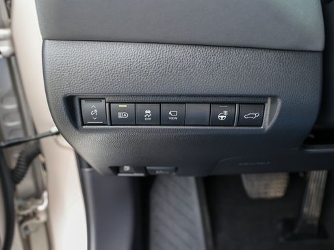 Used 2024 Toyota Venza Limited AWD/4WD image 19