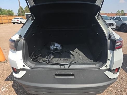 Used 2023 Volkswagen ID.4 Pro AWD/4WD image 7