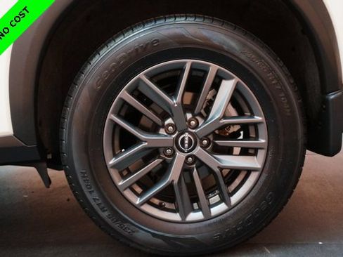 Used 2023 Nissan Rogue S image 77